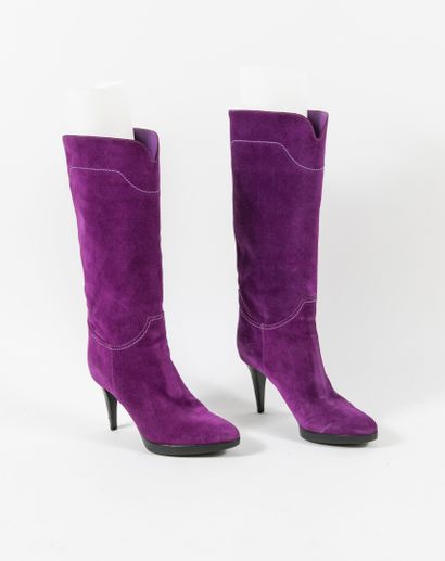 Sergio ROSSI
Paire de bottes en daim violet...