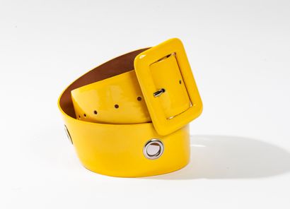 BLUMARINE
Large ceinture en cuir verni jaune...