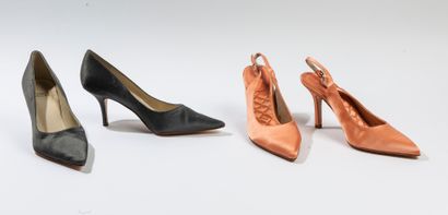 RENATO NUCCI
Lot comprenant deux paires d'escarpins...