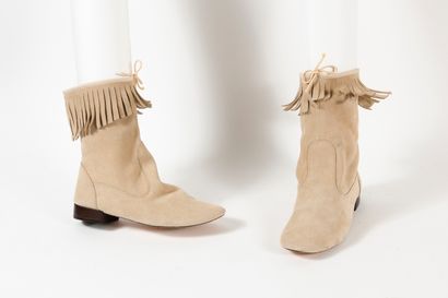 REPETTO
Paire de bottes courtes en daim beige,...