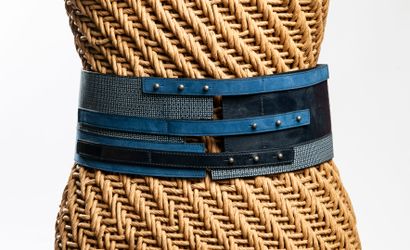 MARITHE ET FRANCOIS GIRBAUD
Large ceinture...
