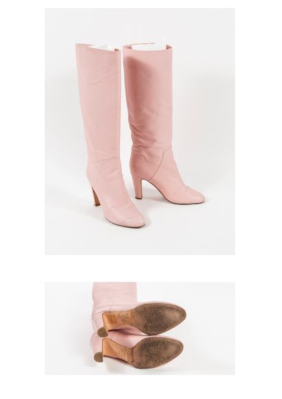 Sergio ROSSI
Paire de bottes en cuir rose...