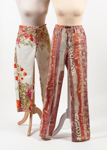 Roberto CAVALLI
Lot comprenant : 

- Pantalon...
