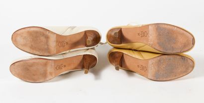 CHINE
Lot comprenant deux paires de bottines...