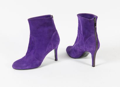 Sergio ROSSI
Paire de bottines en daim violet...
