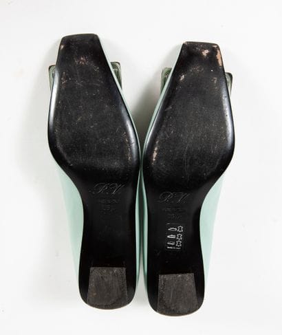 Roger VIVIER, Belle Vivier
Paire de ballerines...