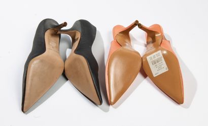 RENATO NUCCI
Lot comprenant deux paires d'escarpins...