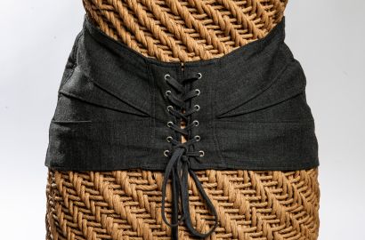 Jean-Paul GAULTIER
Large ceinture façon corset...