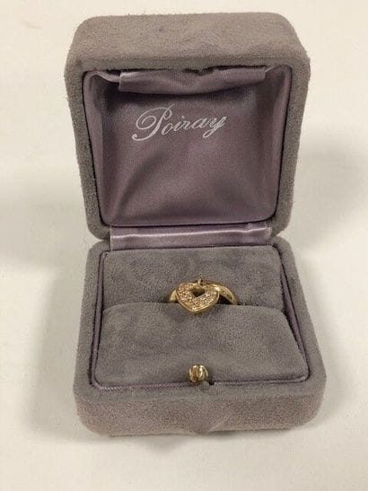 POIRAY, Coeur secret
Yellow gold (750) ring...