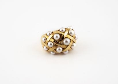 CHANEL, Baroque
Beautiful yellow gold (750)...