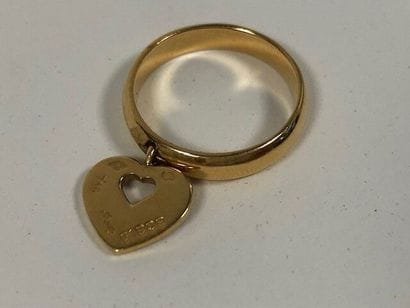 POIRAY, Coeur secret
Yellow gold (750) ring...