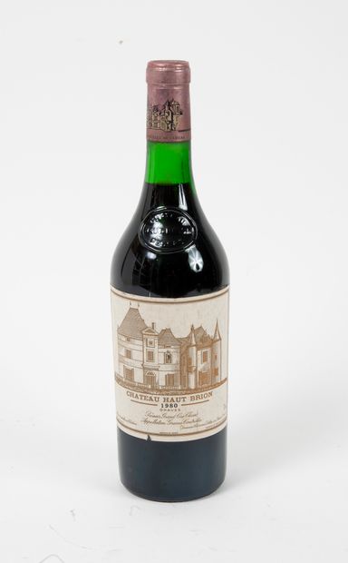 Château Haut Brion
Graves.

A bottle, 1980.

Neck...