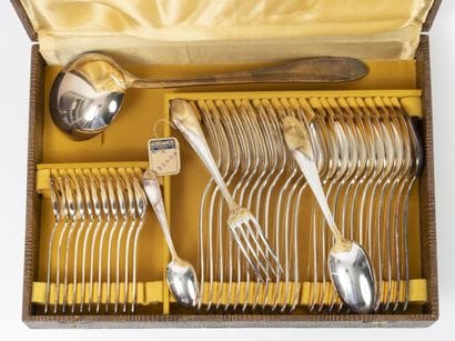 Part of a silver plated menagere: 

- 12...