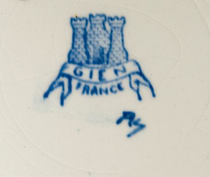 GIEN,
Lot of polychrome enamelled earthenware,...