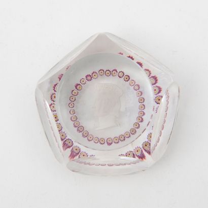 SAINT-LOUIS
Paperweight in colorless crystal...