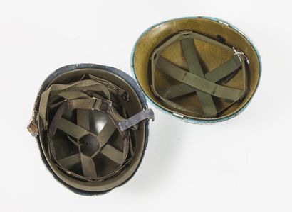Two US helmets, with liner:

- one in United...