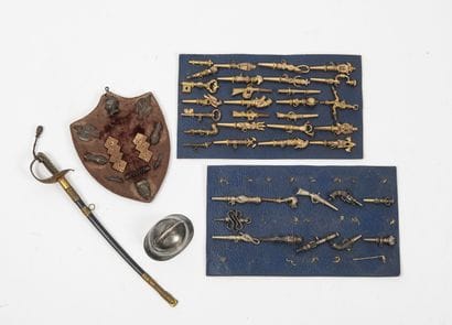 
Lot of small window displays:




- Miniature...