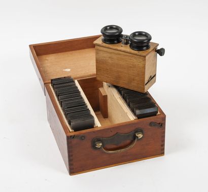 Wooden box containing a set of glass plates,...