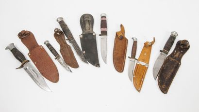 Lot of 6 daggers with flares in leather strips.

Leather...