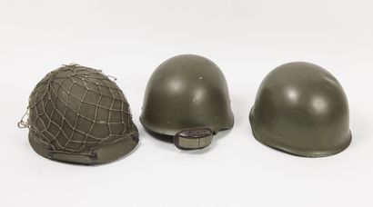 Three helmets:

- two French Para, dated...