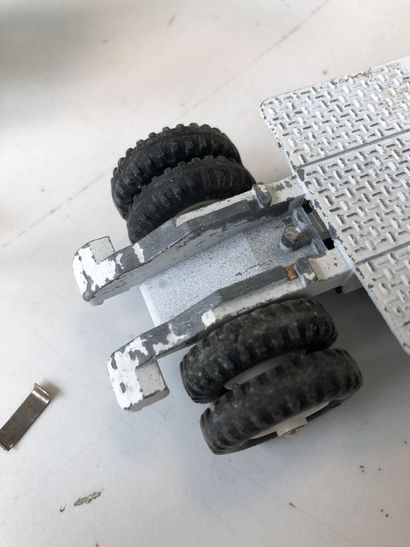 DINKY SUPERTOYS
Unic tractor with Air BP...