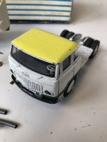 DINKY SUPERTOYS
Unic tractor with Air BP...