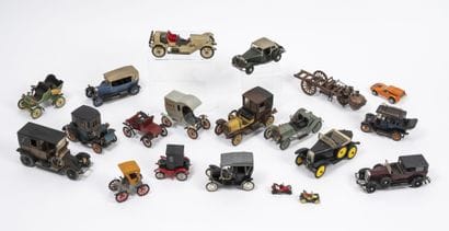 Set of 19 miniature vehicles. 

In metal...