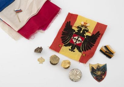 Petit lot :

- Palette de grade d'officier...