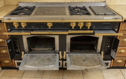 LA CORNUE, France, 1999

- Kitchen piano,...