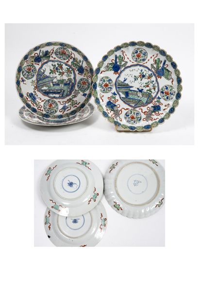 CHINE, XIXÈME SIÈCLE

Two circular plates...