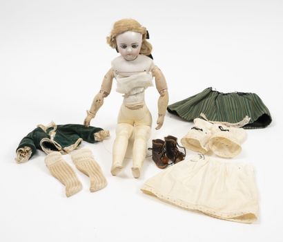 Poupée attribuée à BELTON
Parisian type doll.

Full...