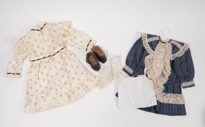 JUMEAU
Phonograph doll.

Porcelain head marked...