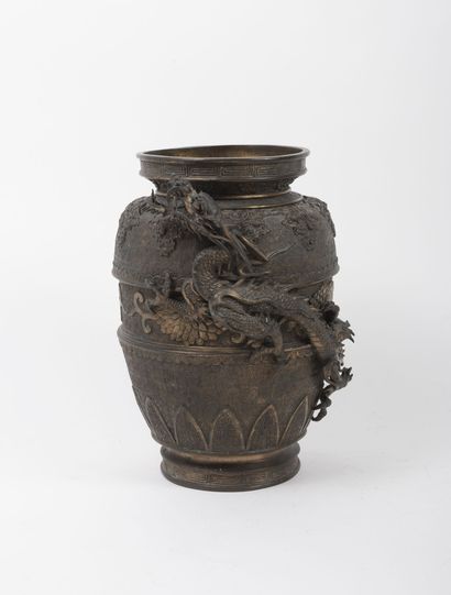 JAPON, fin du XIXème siècle
Vase of baluster...