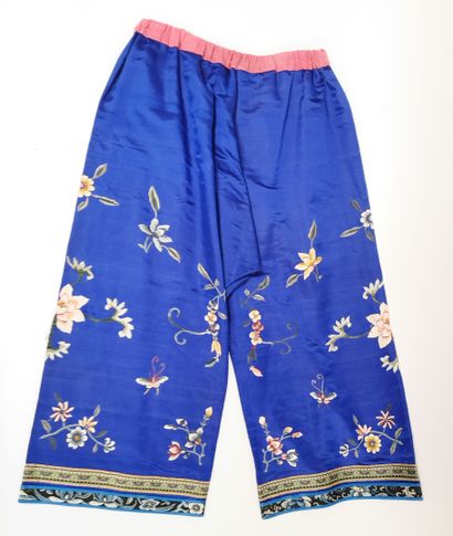 CHINE, début du XXème siècle
- Blue silk...