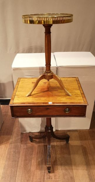 ANGLETERRE, XXème siècle

Rectangular pedestal...