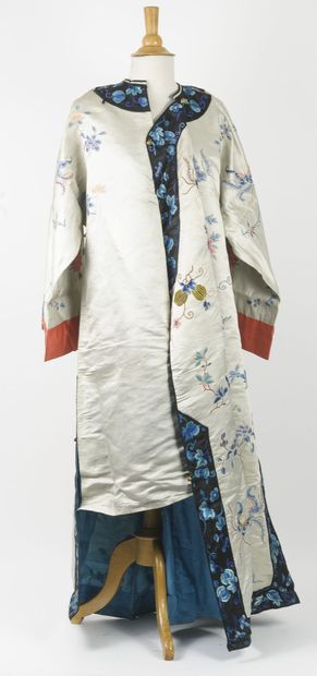 CHINE, début du XXème siècle
Long coat in...