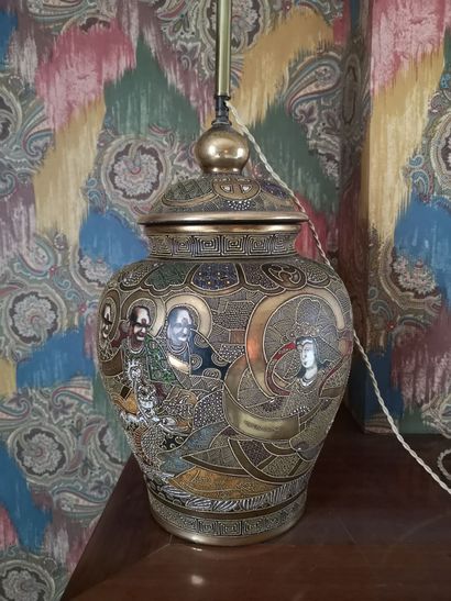 JAPON, Satzuma, XXème siècle

Paire de grands...