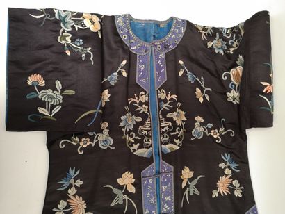CHINE, Début XXème siècle
Long black silk...