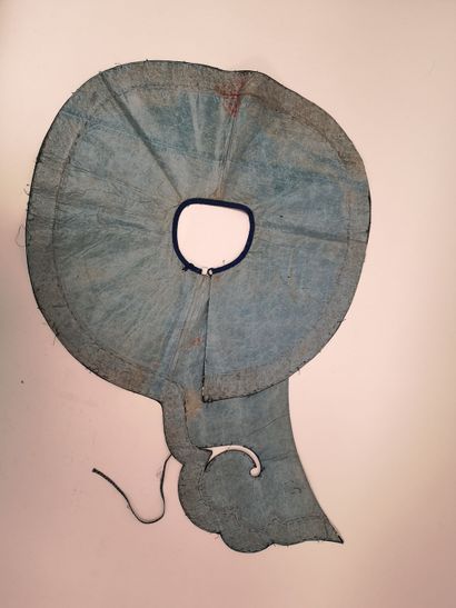 CHINE, début du XXème siècle
- Blue silk...