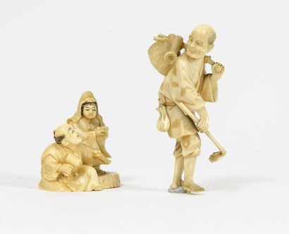 JAPON, Vers 1910-1920
Two ivory okimonos...