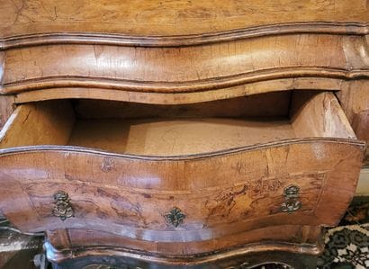 ITALIE, Venise, XIXème siècle

Small chest...