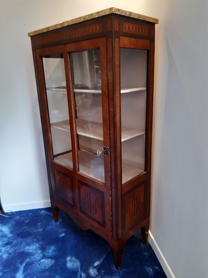 FRANCE, style Louis XVI, vers 1900

Rosewood...
