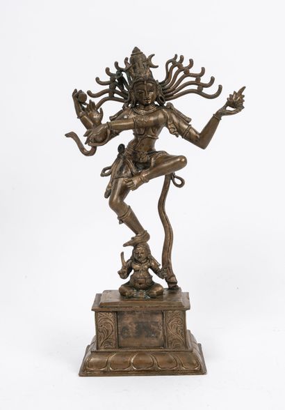 ASIE, XXème siècle
- INDIA or THAILAND

Dancing...