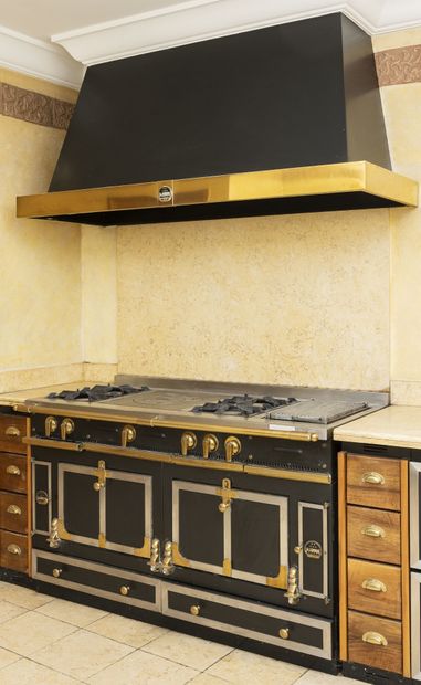 LA CORNUE, France, 1999

- Kitchen piano,...