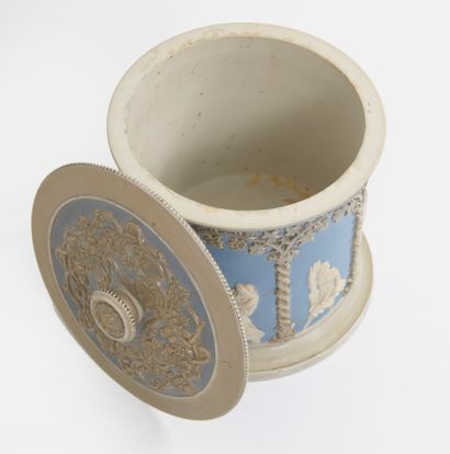 EUROPE, début du XXème siècle
Two stoneware...
