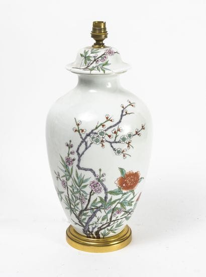 FRANCE, XXème siècle
A white porcelain covered...