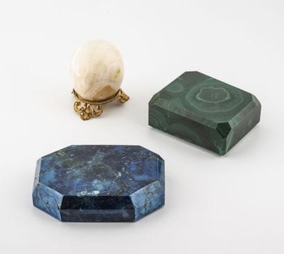 Two chamfered paperweights in malachite or...