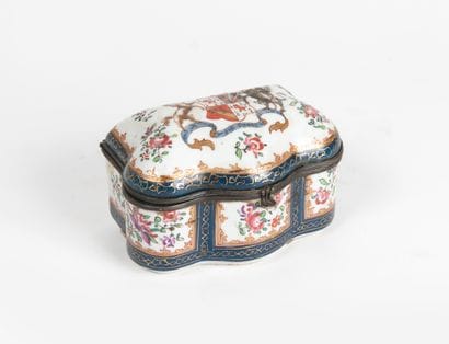 Two pieces of porcelain:

- Box in the taste...