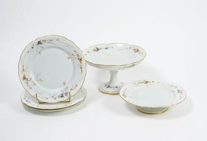 Part of a service in polychrome porcelain,...
