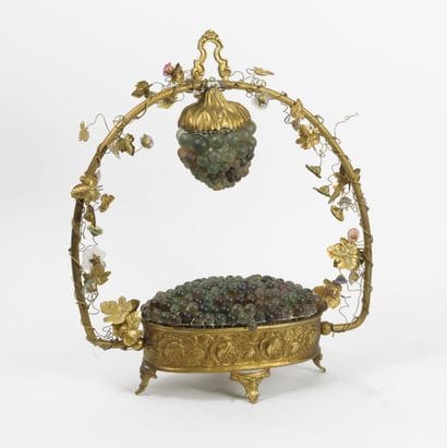 Gilt bronze lamp decorated with a bunch of...